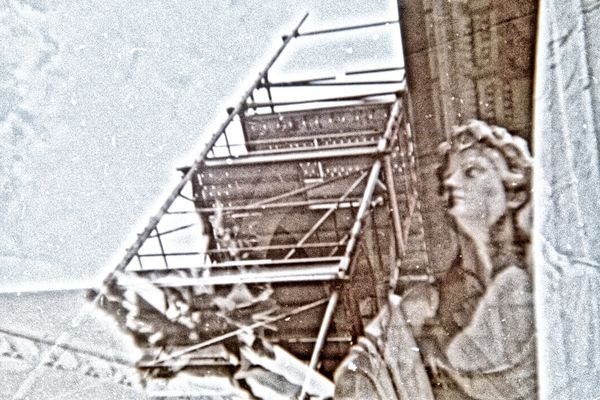 Staglieno monumental cemetery - scaffolding thumbnail