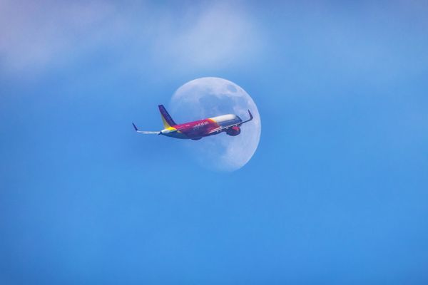 Fly me to the moon thumbnail