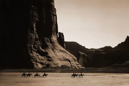 Edward S. Curtis' Canon de Chelly—Navajo (1904).