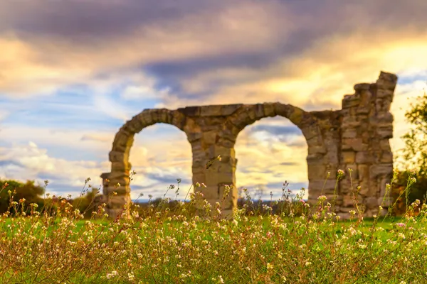 The old Roman arches thumbnail