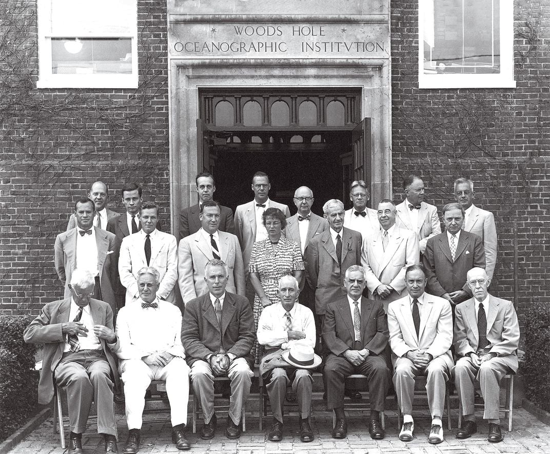 a group photo at the entrance of a brick building.