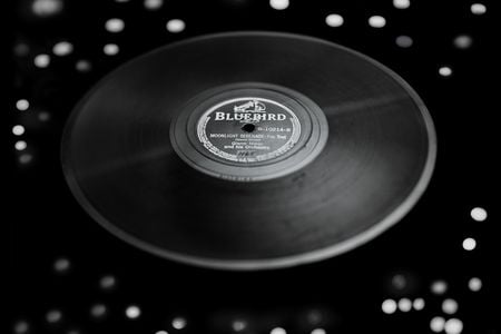 The Glenn Miller orchestra recorded "Moonlight Serenade" in 1939 as the B side of a 78 rpm on the RCA Bluebird label.