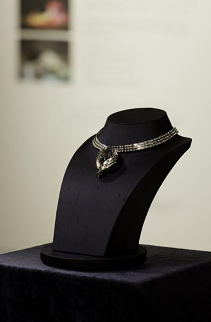 See the Hope Diamond in its New Setting, Unveiled Today at Natural History