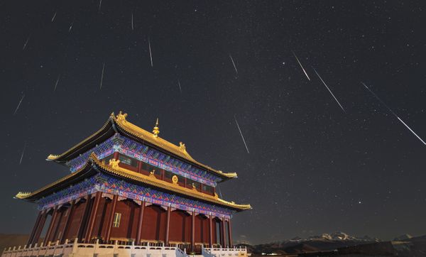 Geminids meteors above a temple in Himalayas thumbnail
