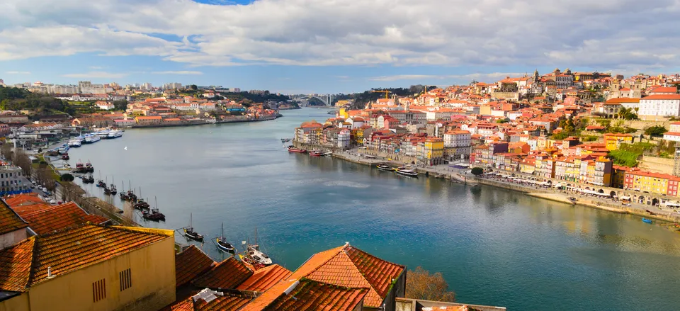  The city of Porto and the Douro River  