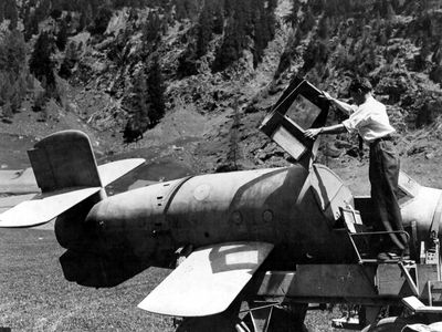 engineer inspected captured Bachem Ba 349