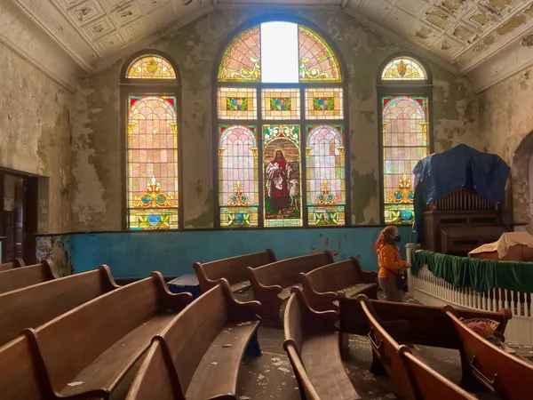 A Glimmer of Hope: Preserving Mount Zion thumbnail
