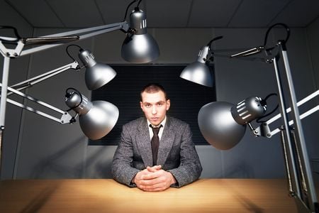 Many people think that liars will give themselves away through nervous mannerisms like shrugging, blinking or smiling. But the scientific evidence tells a different story.