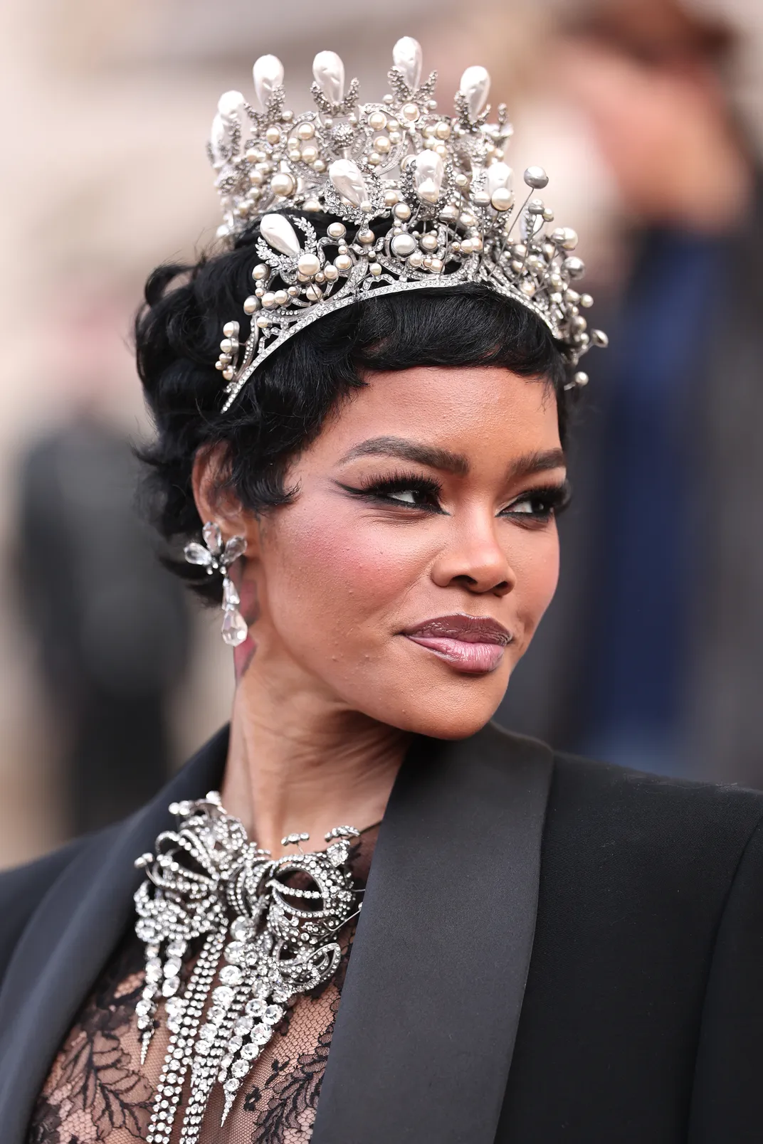 Teyana Taylor, Tiara and Brooch