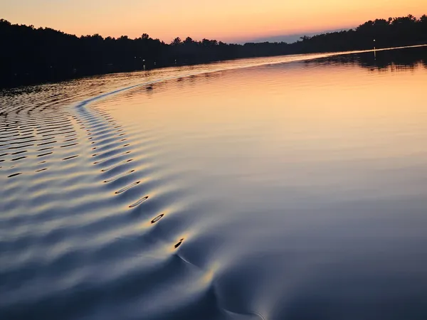Gentle Wake on the Lake thumbnail