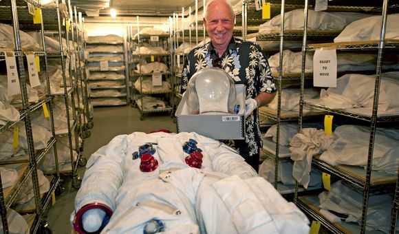 Al Worden visits his Apollo 15 spacesuit at the National Air and Space Museum.