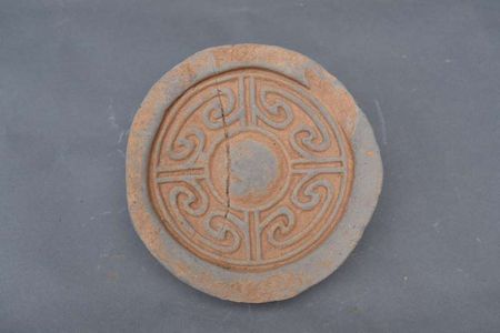 The vessel was produced around the time when Liu Zhi’s successor, Ling, was building a mausoleum for the deceased emperor.
