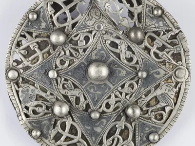 The Cheddar brooch measures&nbsp;9 centimeters (roughly 4.5 inches) in diameter and dates to&nbsp;between 800 and 900 C.E.