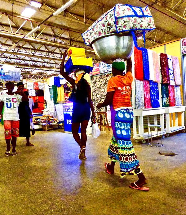 Using Your Head, Literally, the way to Shop in the Kejetia Market of Kumasi, Ghana thumbnail