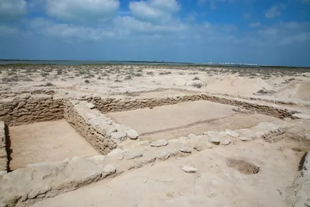 The ruins of structures in the newly discovered town on&nbsp;Siniyah Island