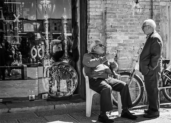 Two sides of a narrative thumbnail