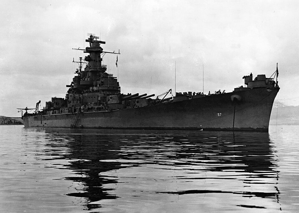 USS_South_Dakota_(BB-57)_anchored_in_Hvalfjörður,_Iceland,_on_24_June_1943_(NH_97265).jpg