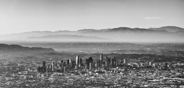 Bird's-eye view of Los Angeles thumbnail