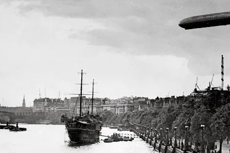 Two decades after the scare, a zeppelin over the Thames was a fact of life. Here, the Graf Zeppelin, a commercial passenger ship, plies London’s skies.