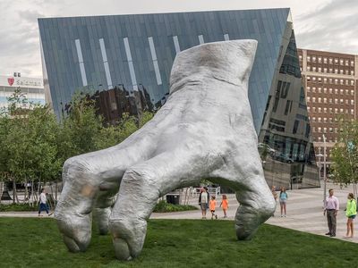 Tony Tasset, "Judy's Hand Pavilion," 2018. Installation view at Toby's Plaza, Case Western Reserve University. Commissioned by FRONT International: Cleveland Triennial for Contemporary Art in collaboration with Toby Lewis and the John and Mildred Putnam Collection at Case Western Reserve University. July 14-September 30, 2018.