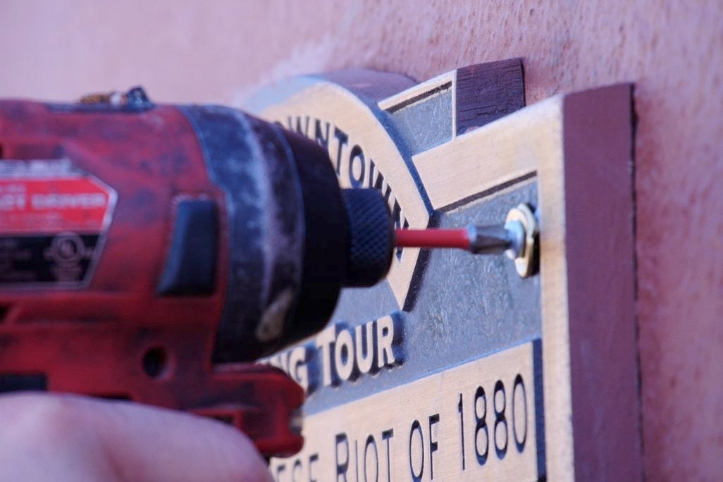 Unscrewing the plaque