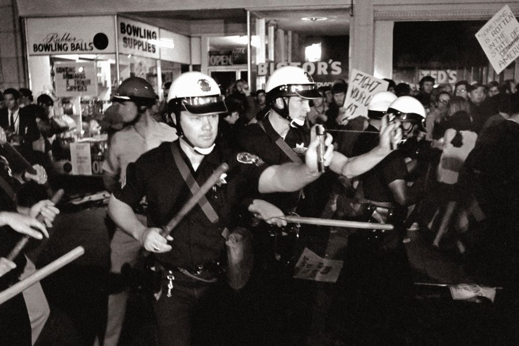Oakland Police Use Mace During "Stop the Draft" Week