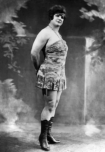 The first female bodybuilders and strongwomen showing off their gains,  1900s - Rare Historical Photos