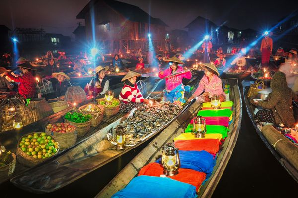 Floating market thumbnail