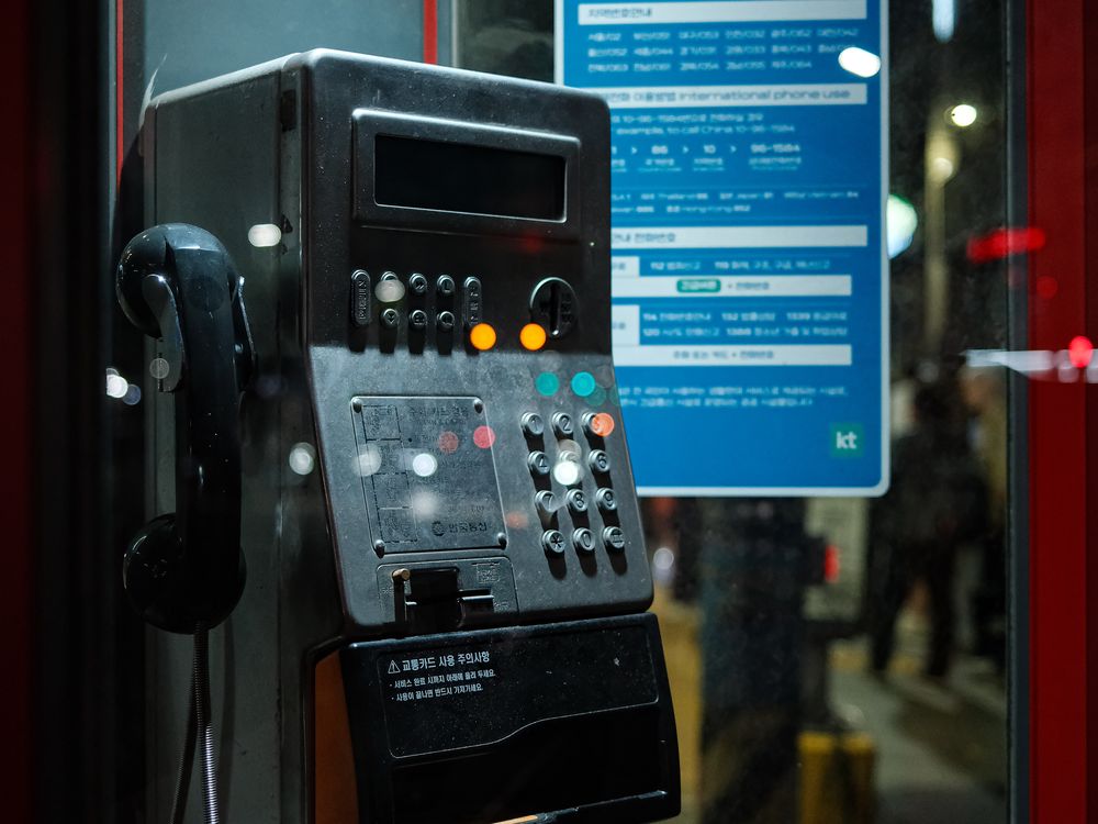 Public Telephone 공중전화 | Smithsonian Photo Contest | Smithsonian Magazine