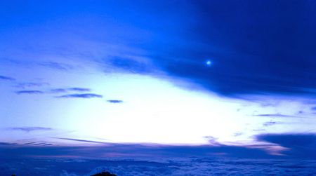 Starfish Prime 0 to 15 seconds after detonation, photographed from Maui Station, July 9, 1962.