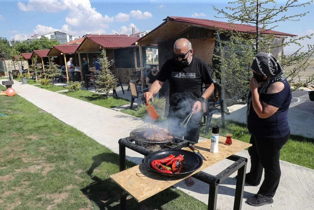 How Do People Picnic Around the Globe?