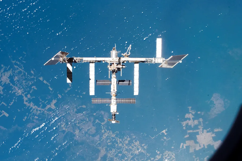 The ISS above the surface of the Earth