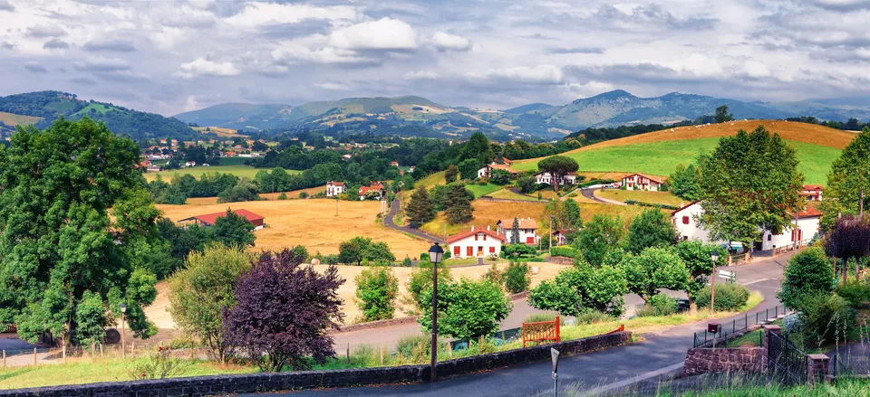 Prehistoric Caves Of France And Spain Smithsonian Journeys   Spa Basquecountryside Ist 500495263 