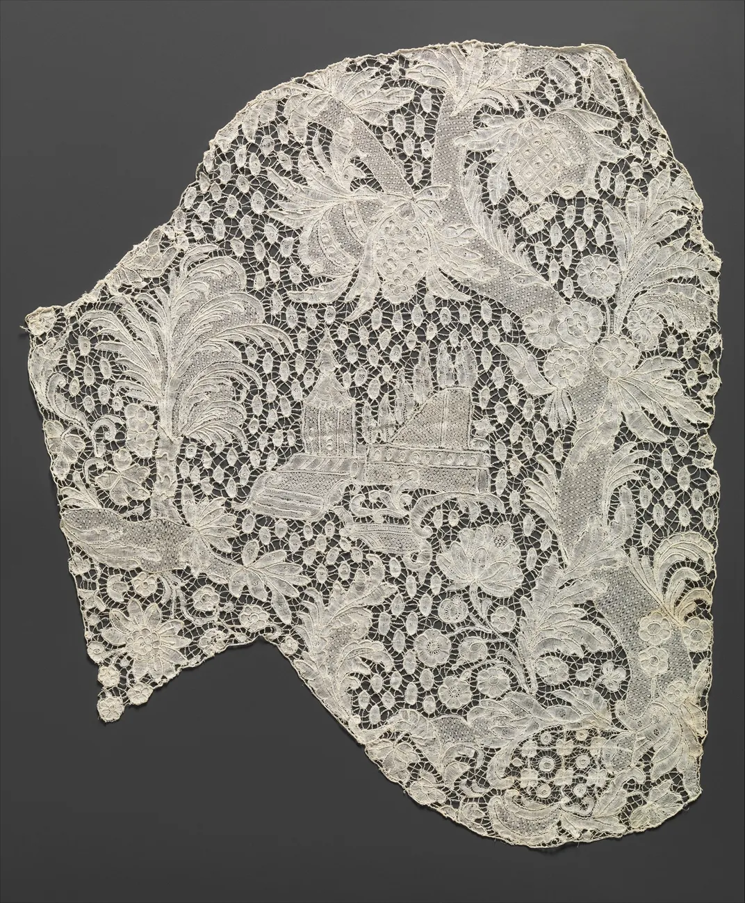 Sleeve fragment of bobbin lace, Flemish, 1740-1750