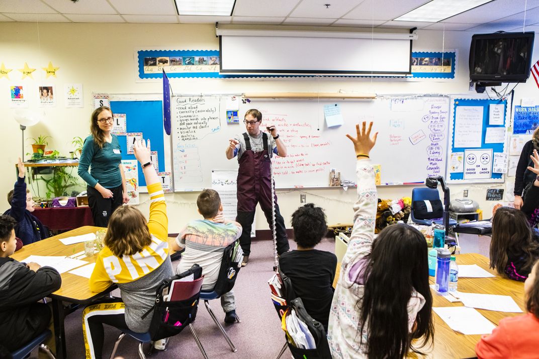 Fresh Eyes on Ice visits a classroom