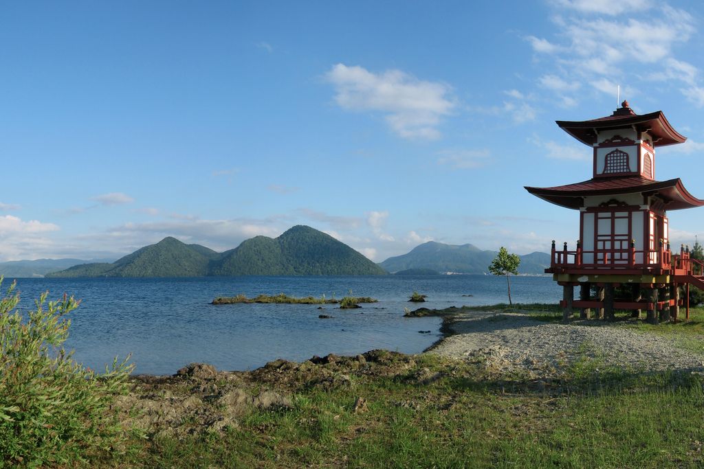 Shrine_Toyako_hokkaido.jpg