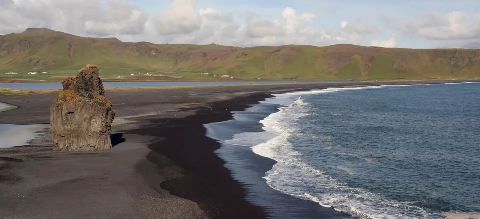  Black lava beach near Vík 