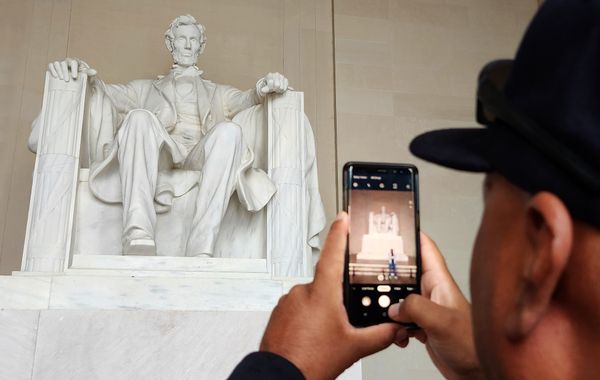 Taking a Photo at the Lincoln Memorial thumbnail