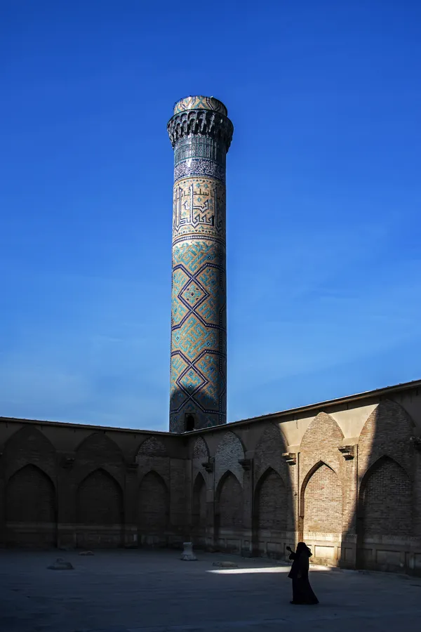 Photographers under the minaret thumbnail