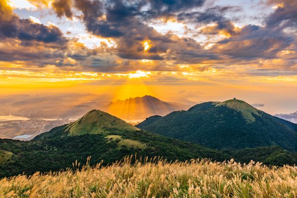 Sunbeam over Mt. GuanYin in Taipei thumbnail