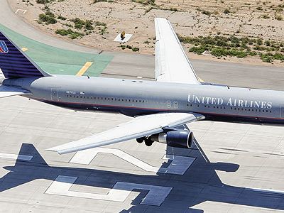 A Boeing 767-300 lands on Los Angeles International Airport’s runway 25L.