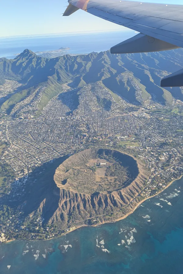 Diamond Head seen from the sky thumbnail