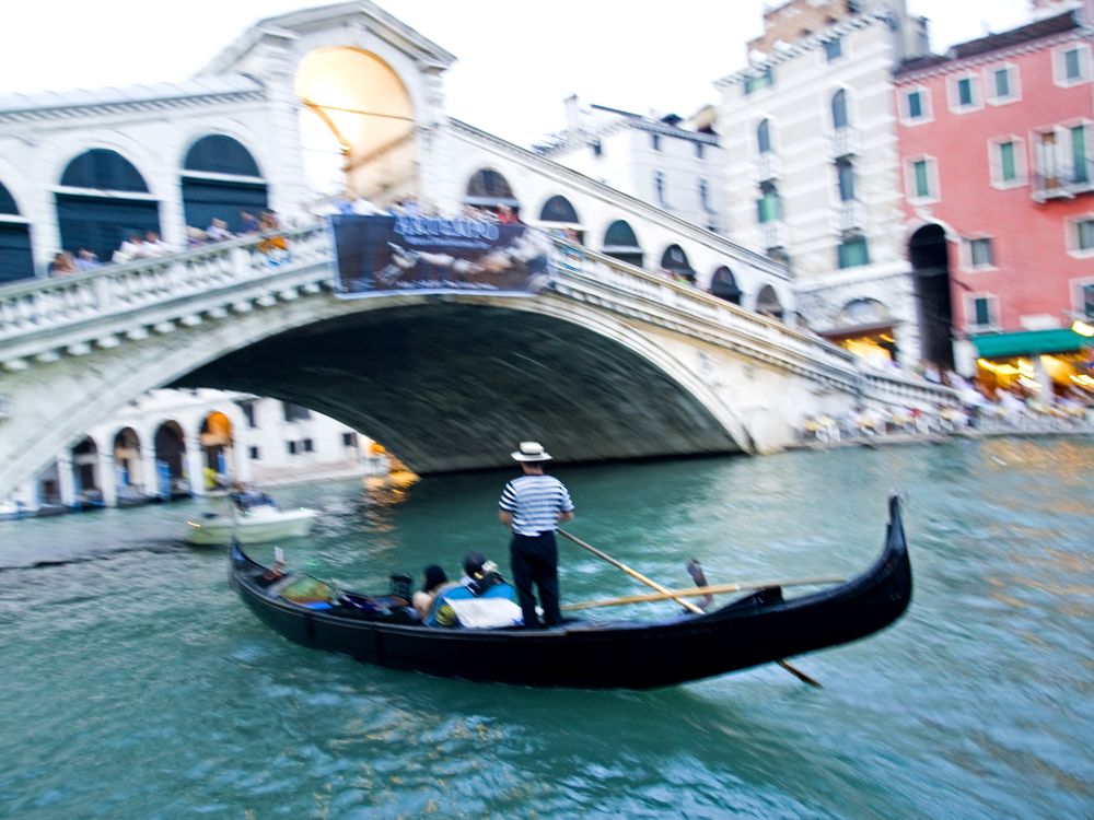 2Rialto-Bridge-Grand-Canal.jpg