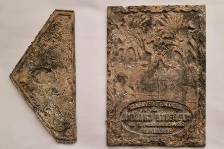 Researchers discovered labels for Clemente Guardia chocolate at the site.