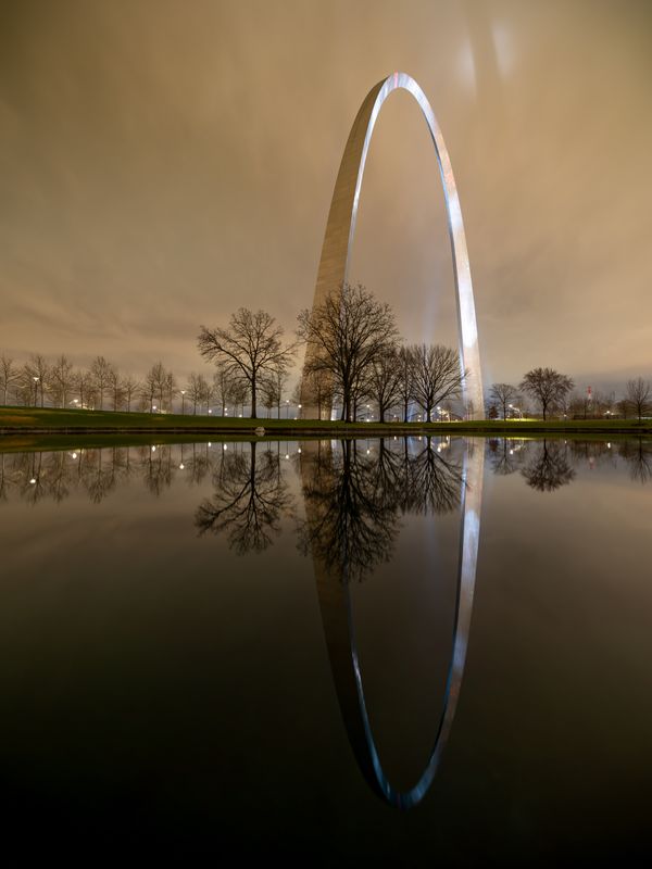 Gateway Arch in St. Louis on a Cloudy Night thumbnail