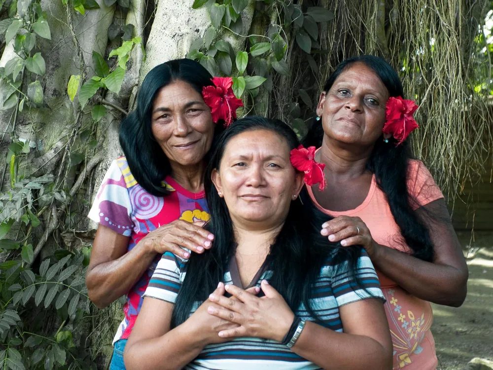 Taíno sisters