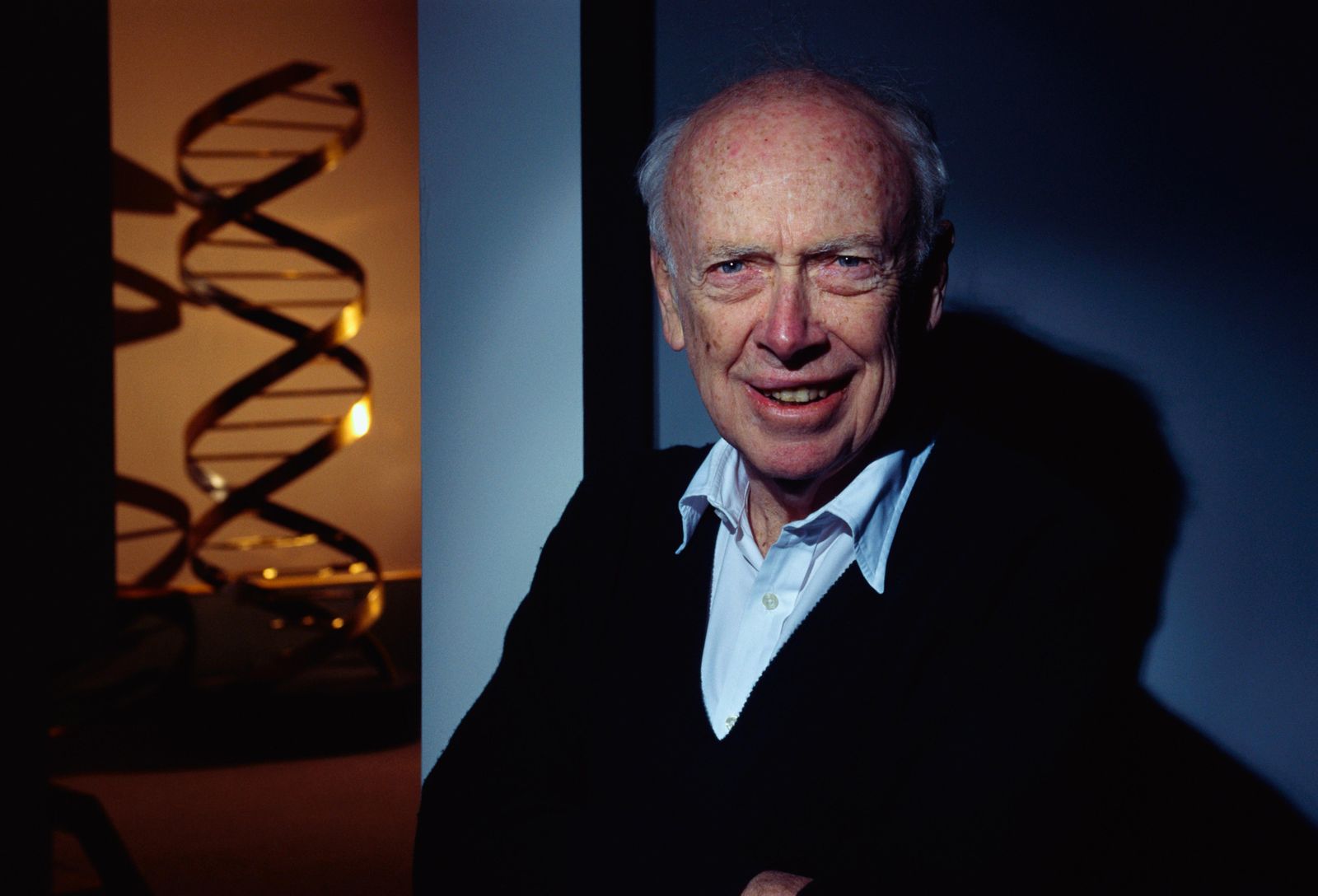 James Watson to sell Nobel Prize medal