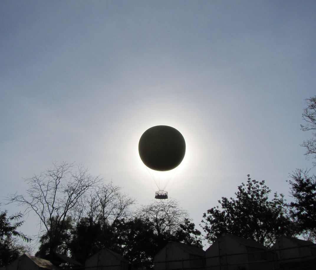 Total balloonar eclipse! Smithsonian Photo Contest Smithsonian Magazine
