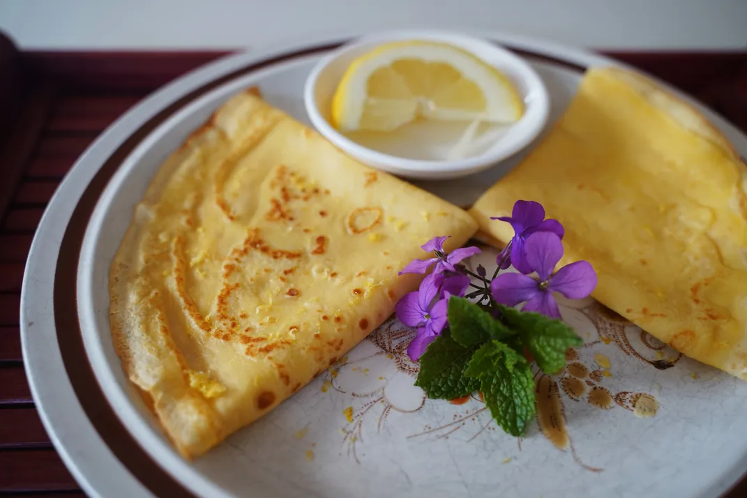 Lemon and sugar crepes