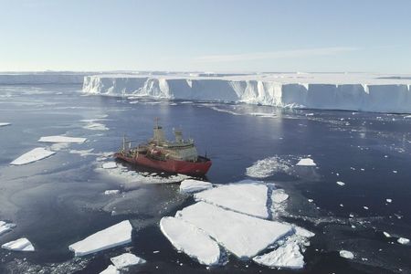A research team surveyed the seafloor near Thwaites Glacier on the RV Nathaniel B Palmer in early 2019. 